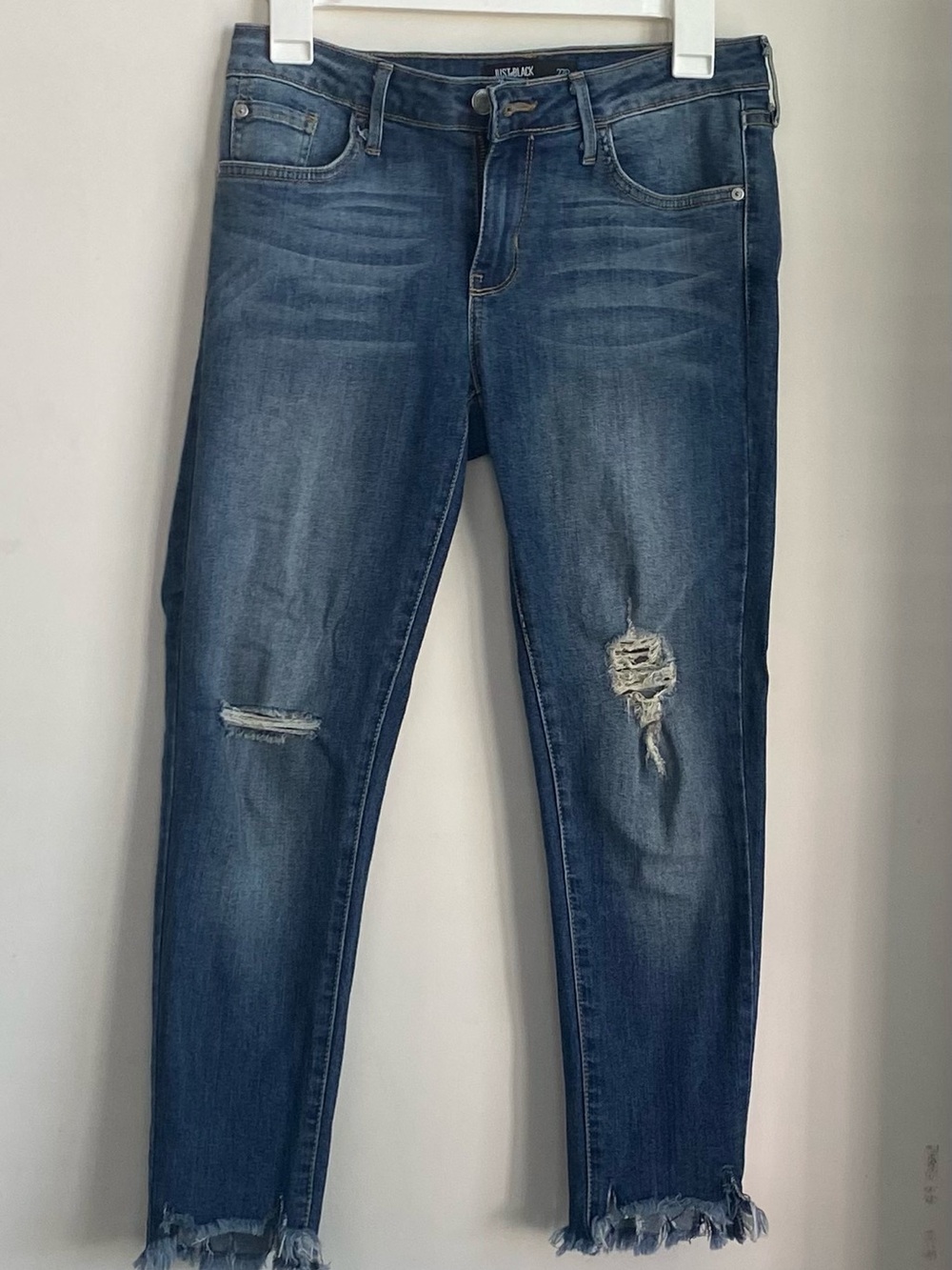 Just Black Distressed Cropped Ankle Jeans in Dark Blue Wash
